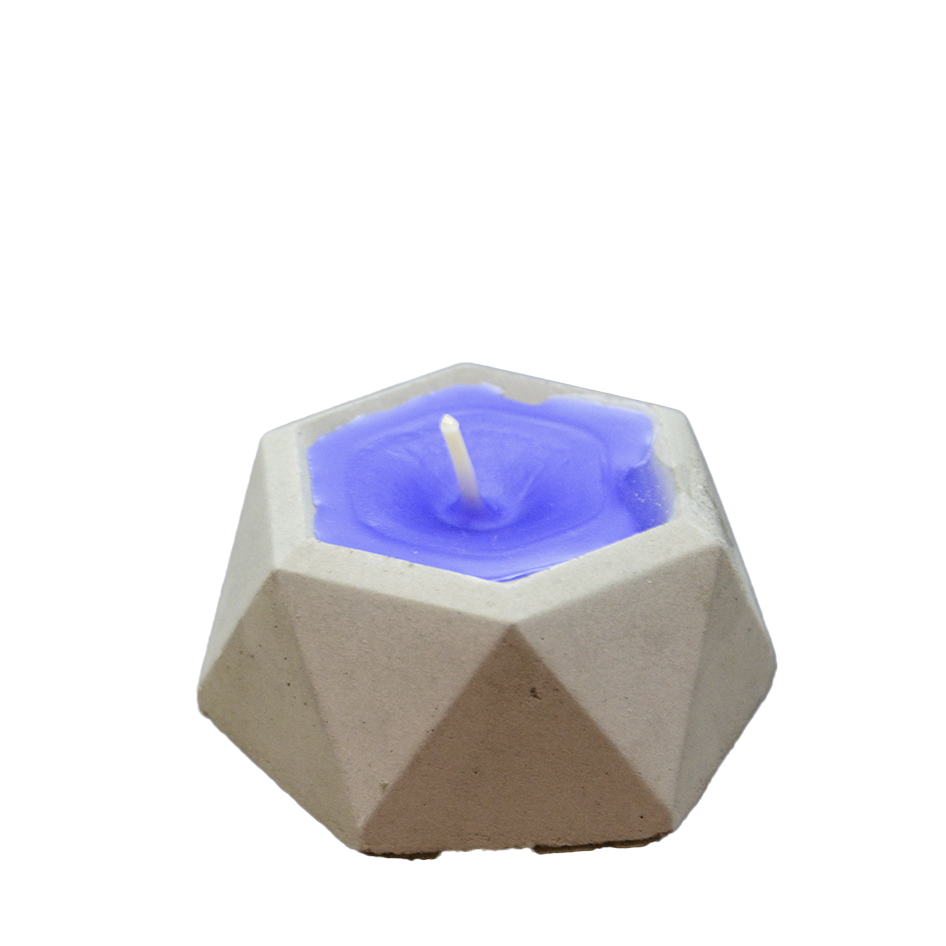 Malá svíčka s vůní herbal v šedém betonu